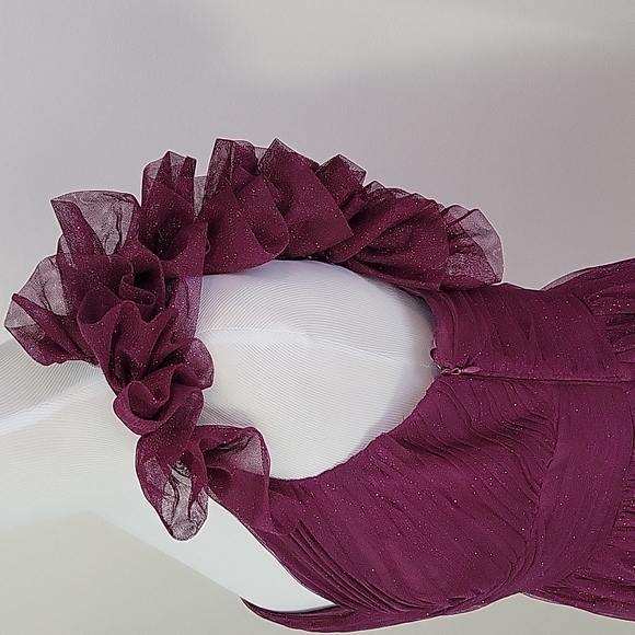 NEW Hailey Logan Off the Shoulder Party Dress - Picture 3 of 11